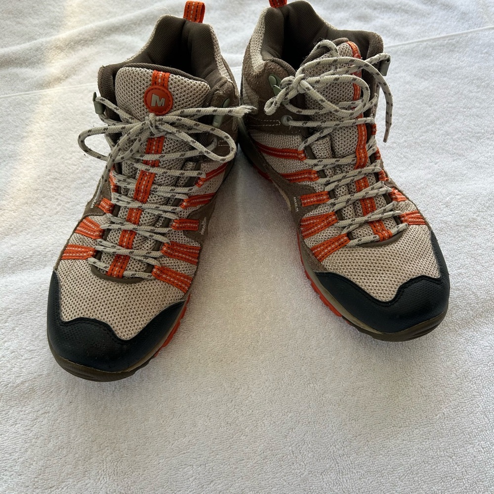 Merrell Women's Beige Trail Shoes with Orange Accents Tuskoramid